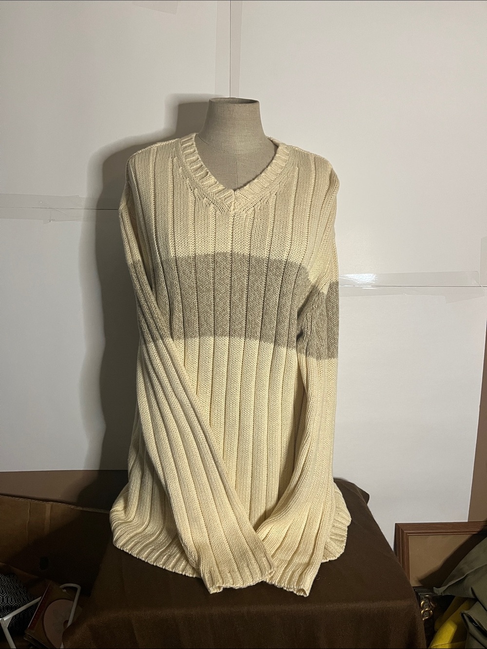 😀Vintage knit 90’s V neck sweater preppy two toned ribbed
